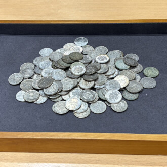 100円銀貨を大量にお買取しました！｜記念硬貨・古銭も査定いたします