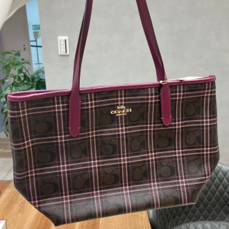 👜✨コーチ  チェック柄 PVC トートバッグをお買取り致しました！
