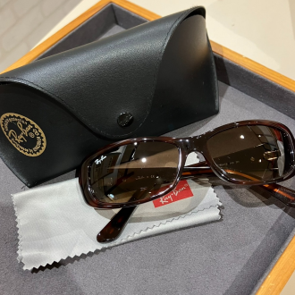 レイバンのサングラスをお買取りさせていただきました。